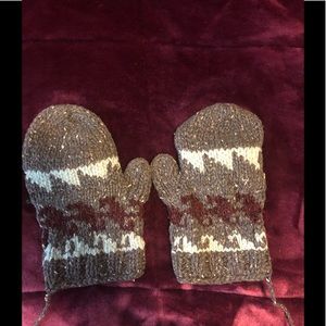 Fingerless gloves with mitten flaps